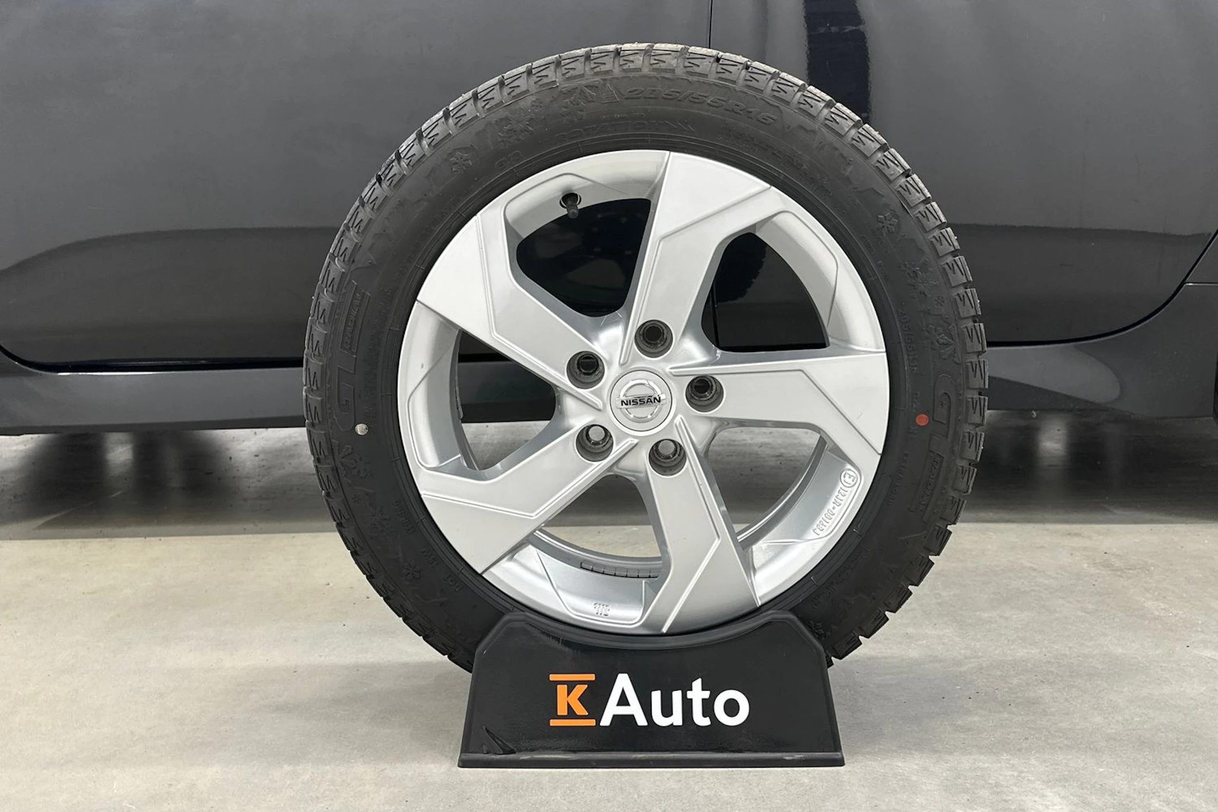 musta Nissan Leaf 2021 kuva 10.