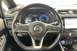 musta Nissan Leaf 2021 kuva 13.