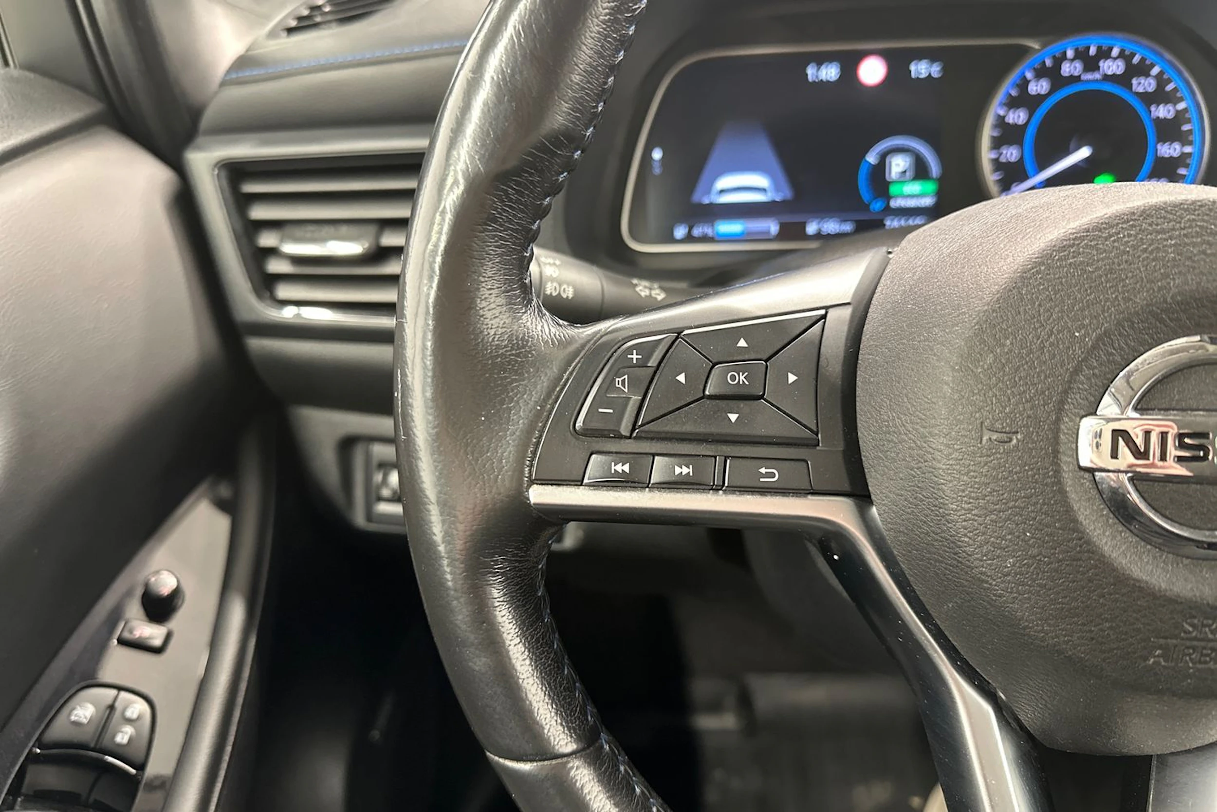 musta Nissan Leaf 2021 kuva 14.