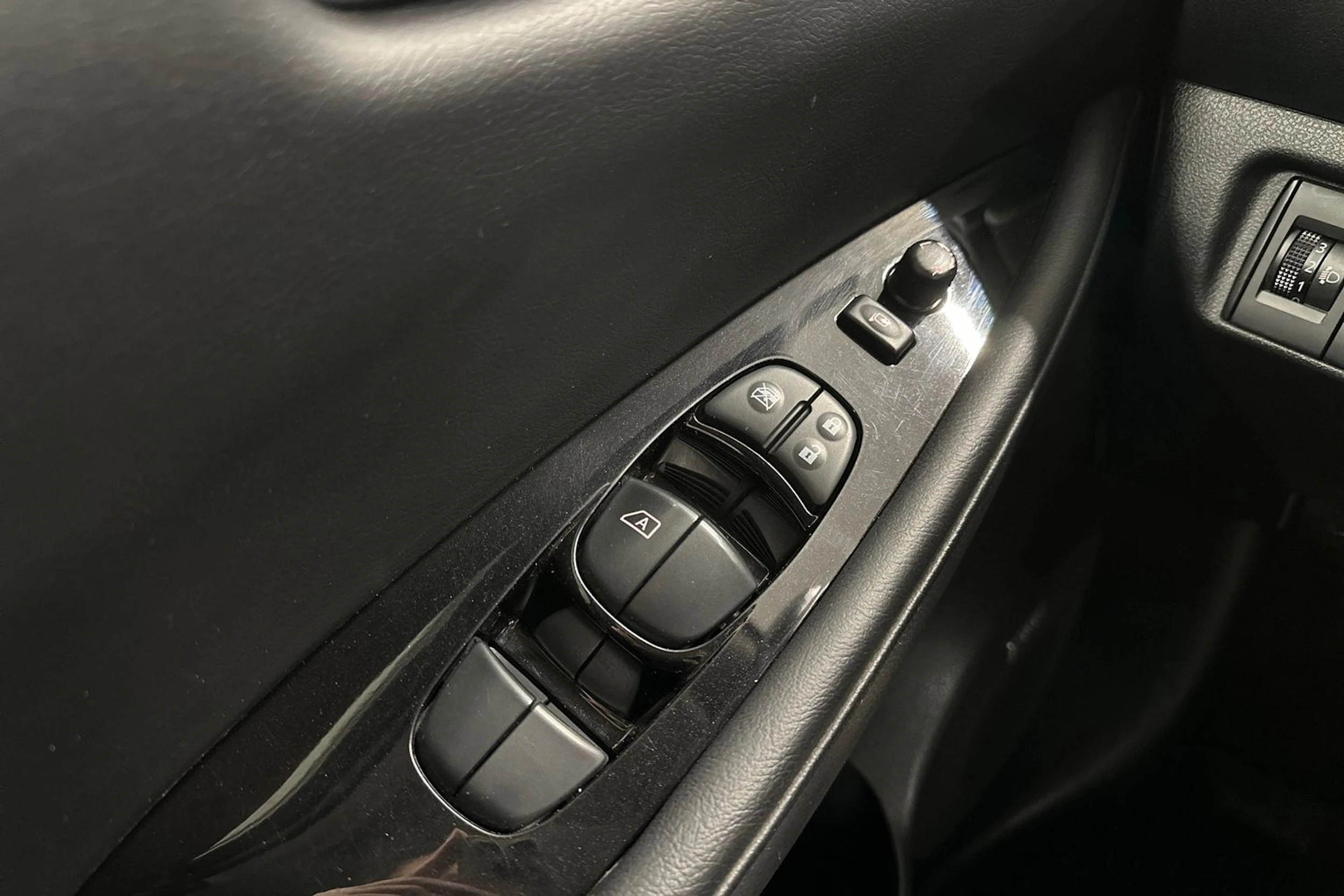 musta Nissan Leaf 2021 kuva 18.