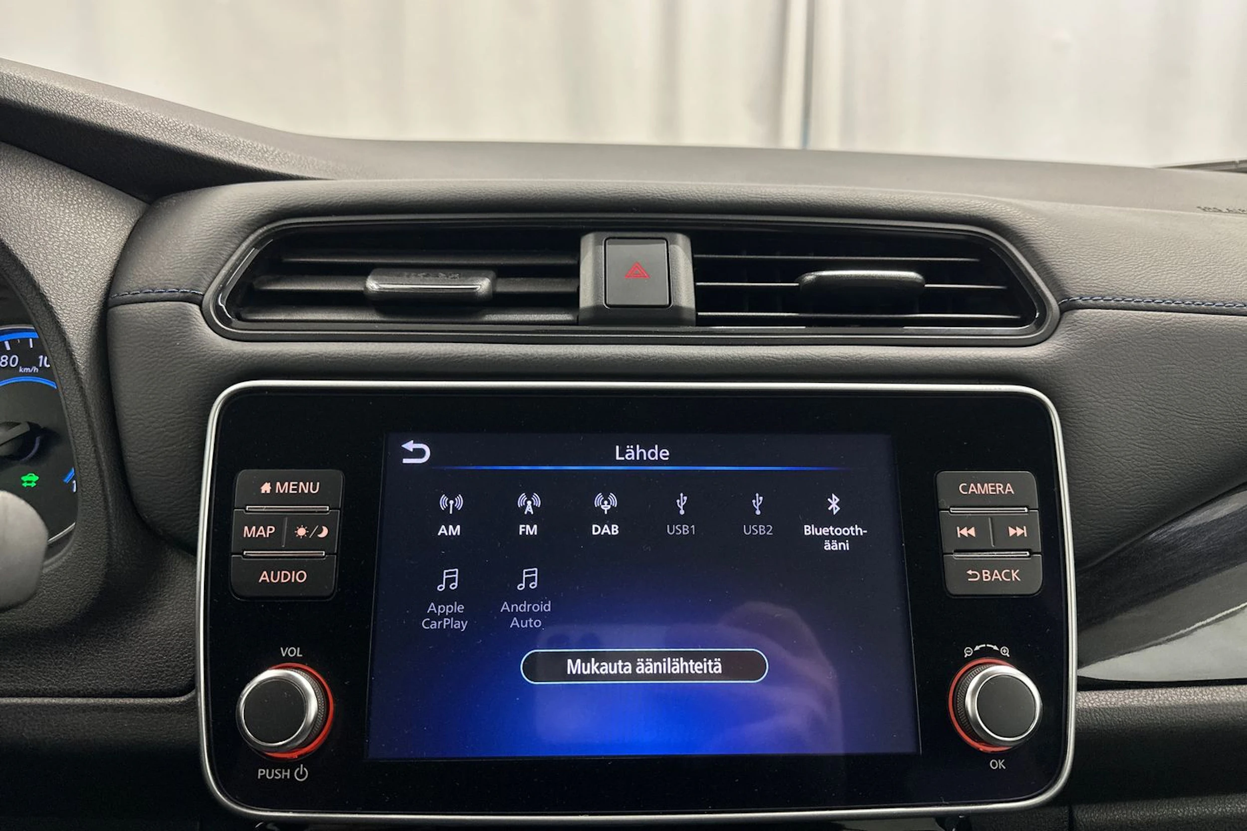 musta Nissan Leaf 2021 kuva 23.