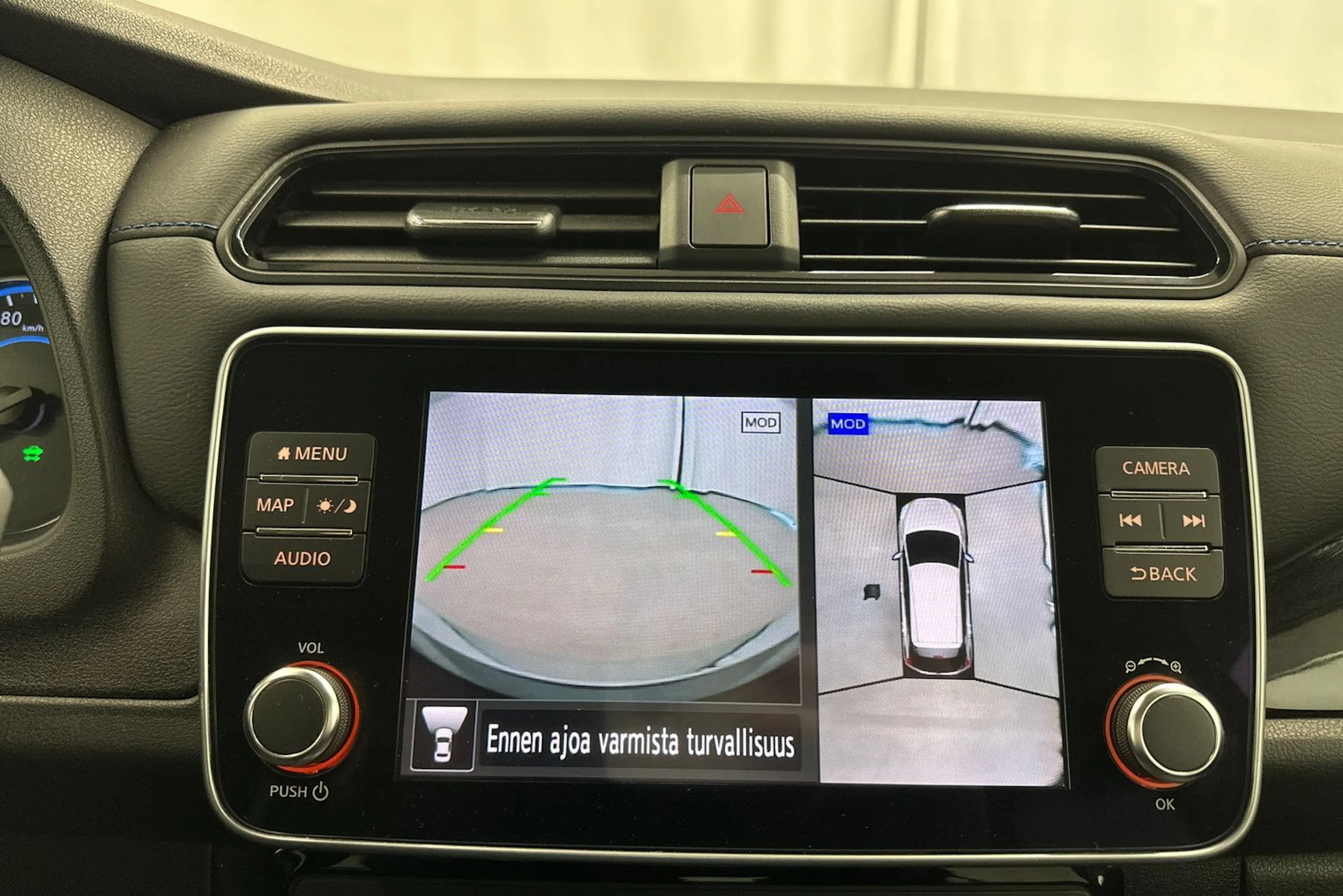 musta Nissan Leaf 2021 kuva 24.