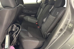 harmaa Nissan Leaf 2021 kuva 10.