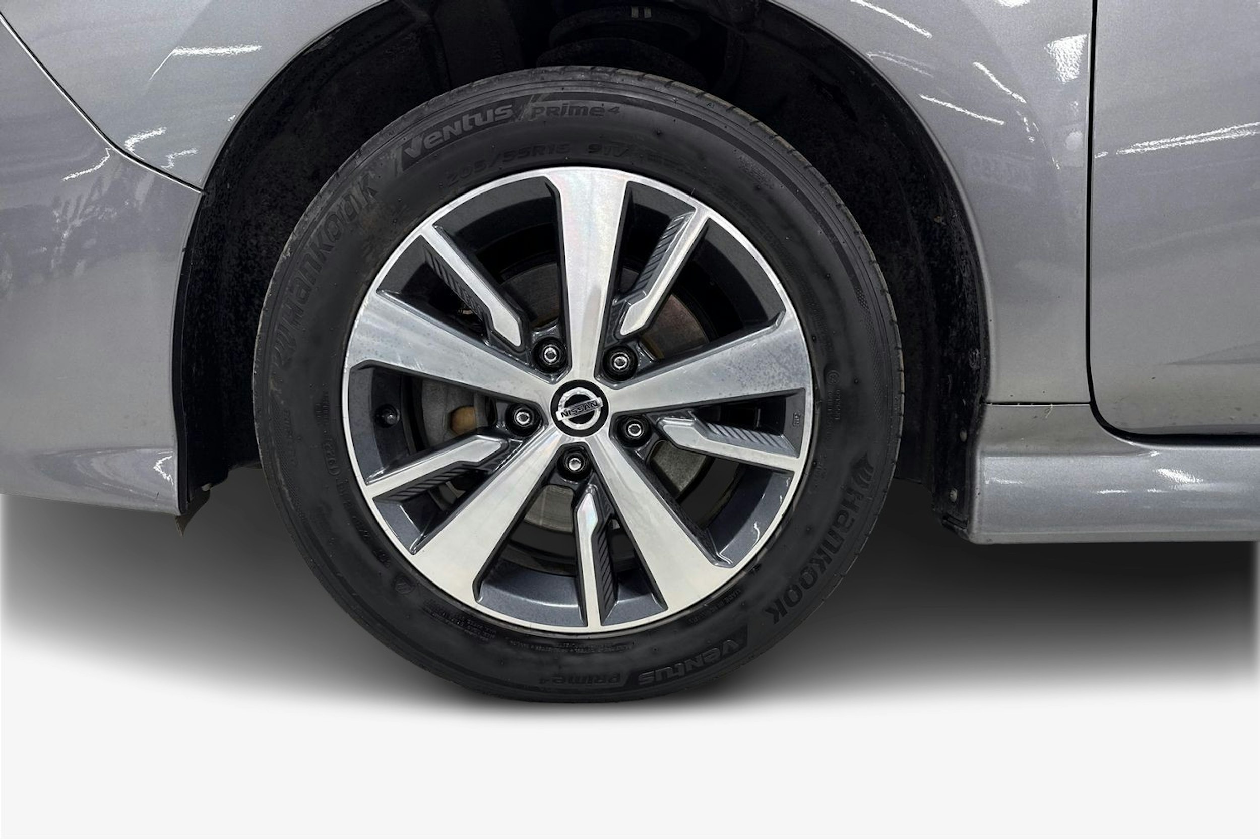 harmaa Nissan Leaf 2021 kuva 11.