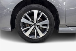 harmaa Nissan Leaf 2021 kuva 11.