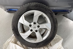 harmaa Nissan Leaf 2021 kuva 13.