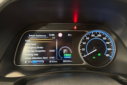 harmaa Nissan Leaf 2021 kuva 19.