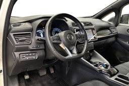 valkoinen Nissan Leaf 2021 kuva 7.