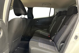 valkoinen Nissan Leaf 2021 kuva 10.