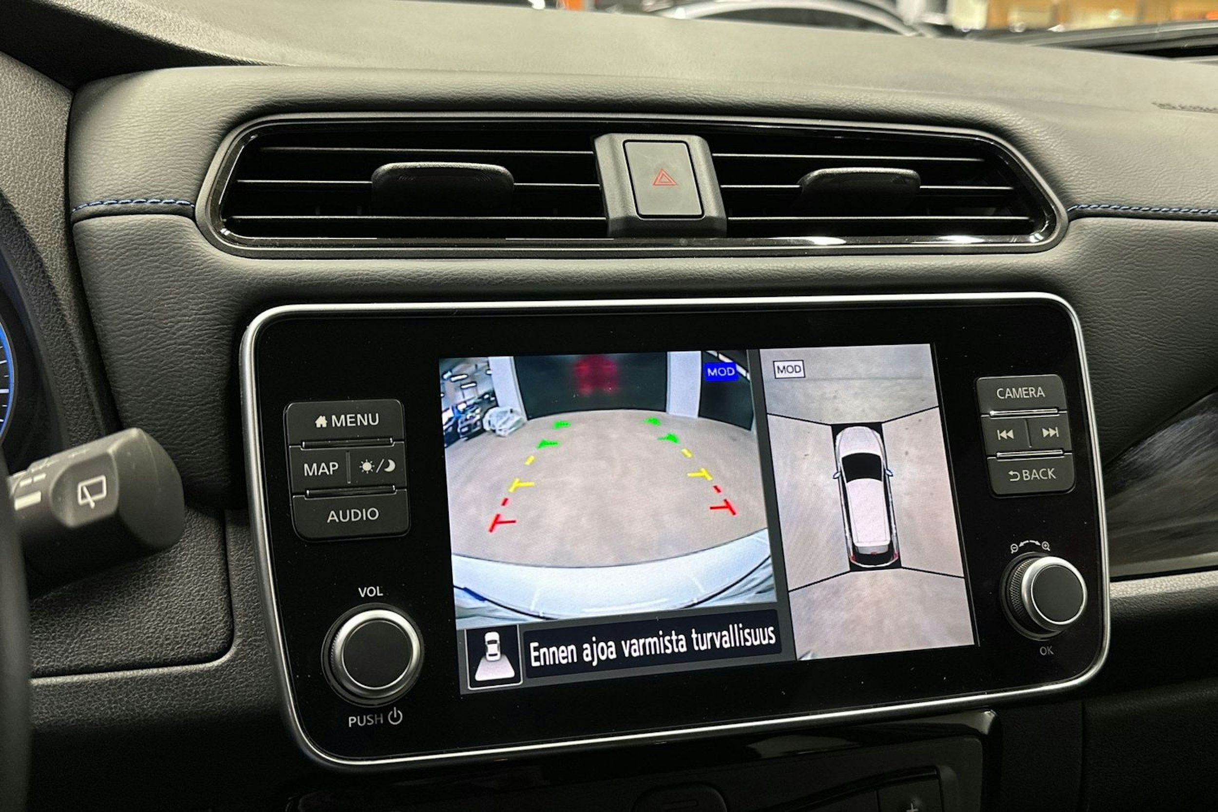 valkoinen Nissan Leaf 2021 kuva 18.