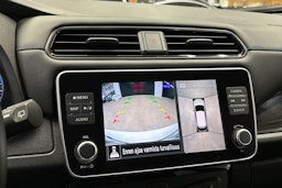 valkoinen Nissan Leaf 2021 kuva 18.