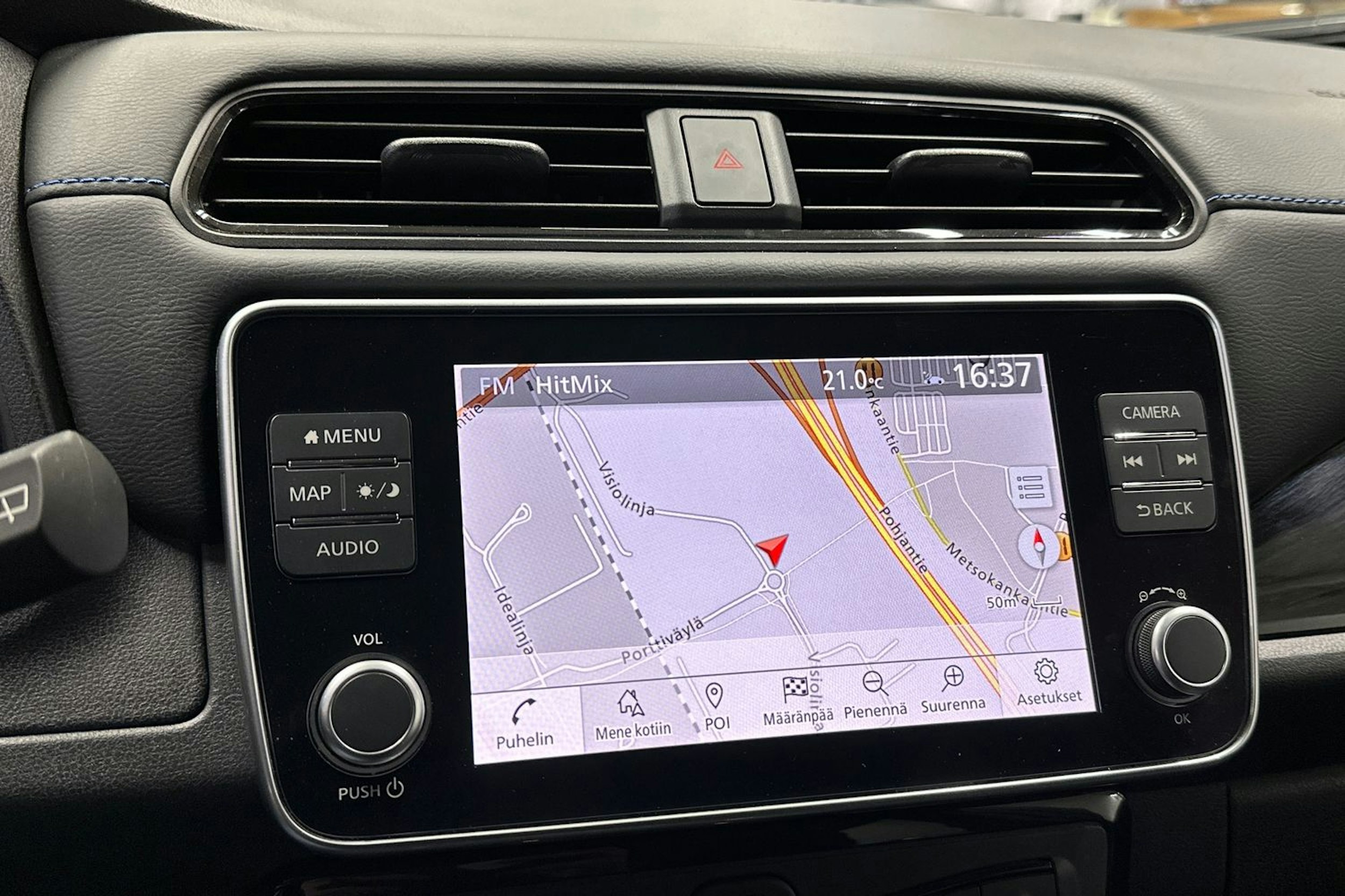 valkoinen Nissan Leaf 2021 kuva 19.