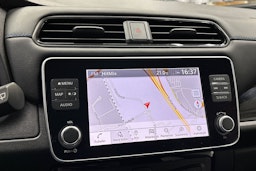 valkoinen Nissan Leaf 2021 kuva 19.