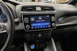 valkoinen Nissan Leaf 2021 kuva 21.