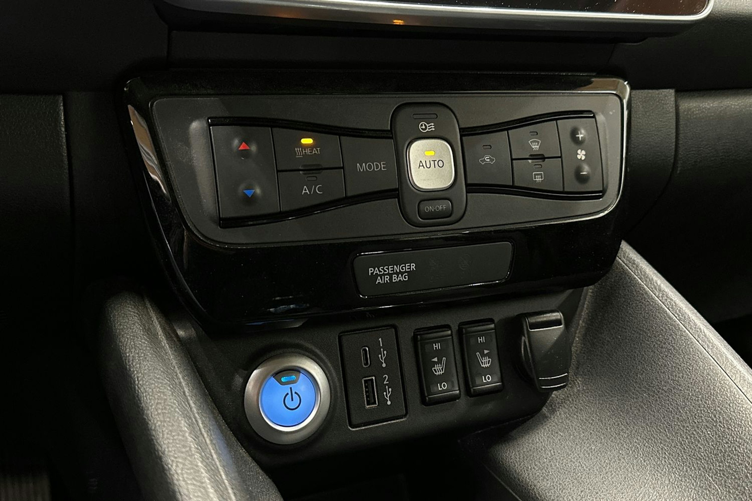 valkoinen Nissan Leaf 2021 kuva 22.