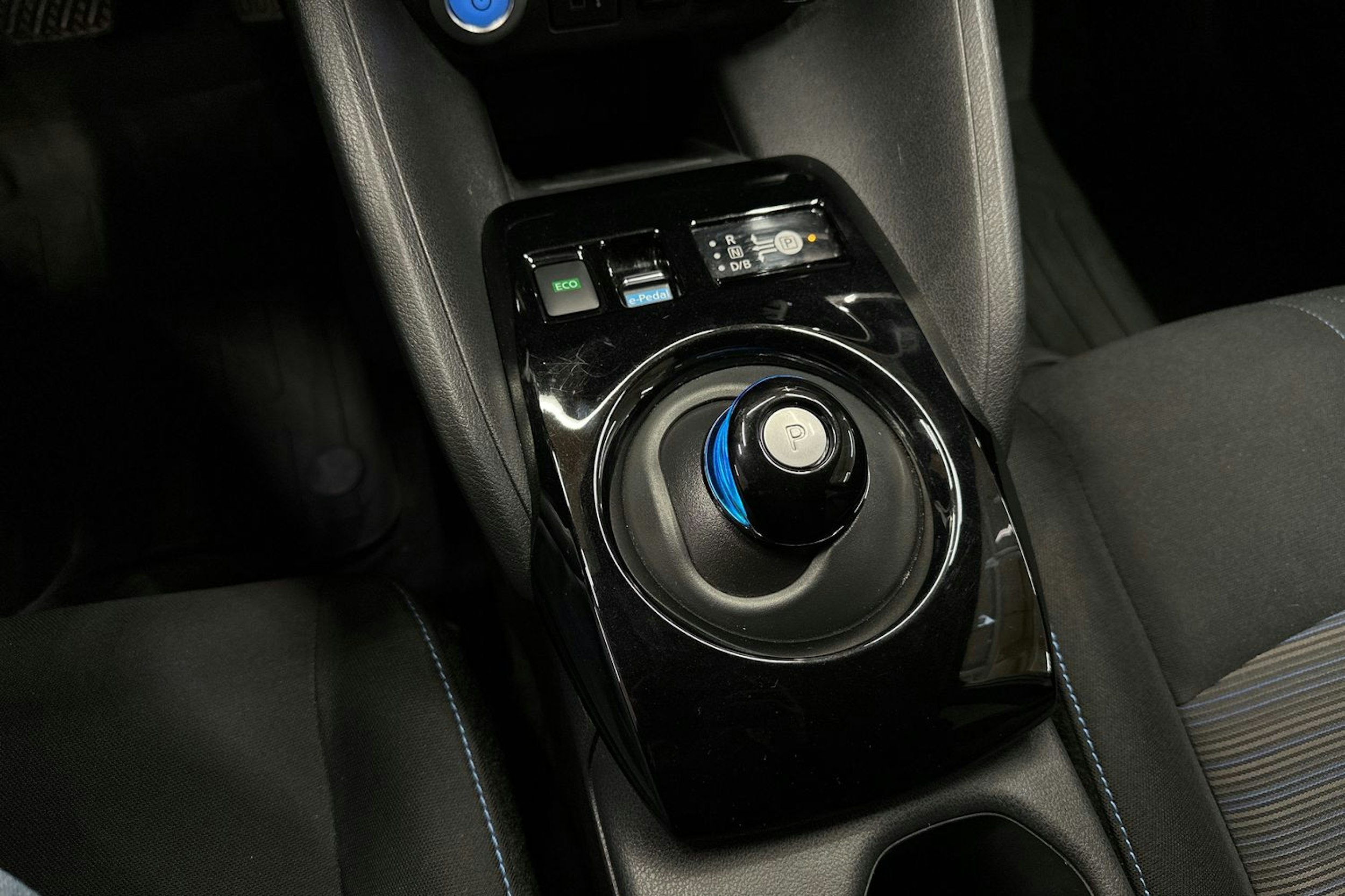 valkoinen Nissan Leaf 2021 kuva 23.