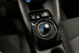 valkoinen Nissan Leaf 2021 kuva 23.