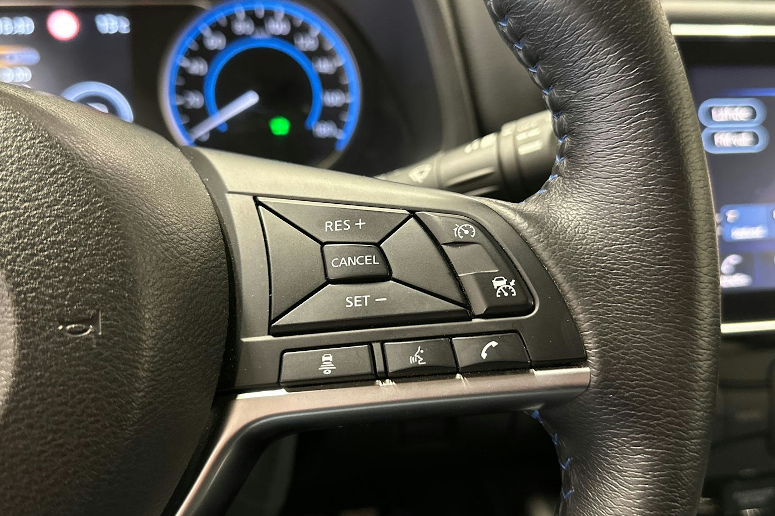 valkoinen Nissan Leaf 2021 kuva 26.