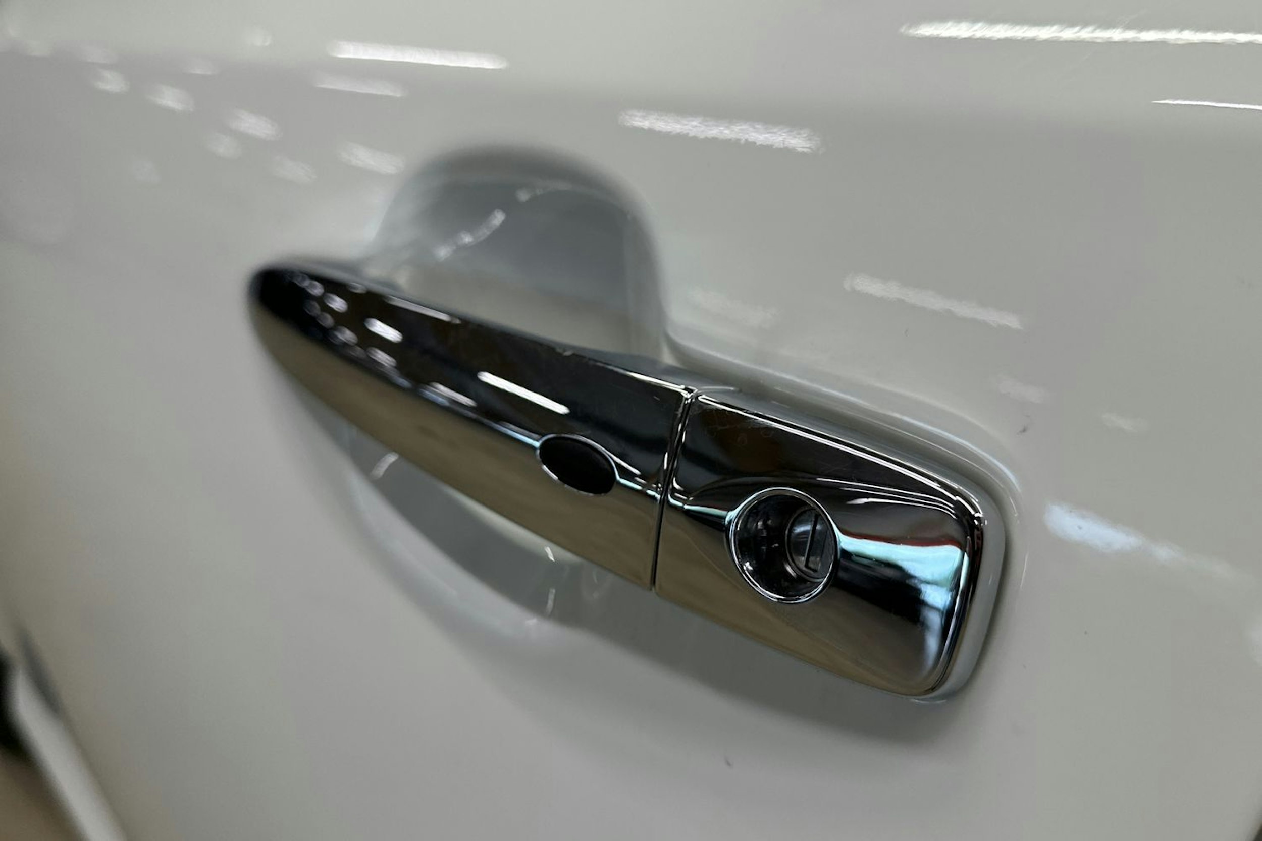 valkoinen Nissan Leaf 2021 kuva 29.
