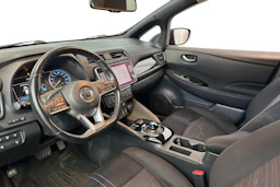 musta Nissan Leaf 2021 kuva 3.