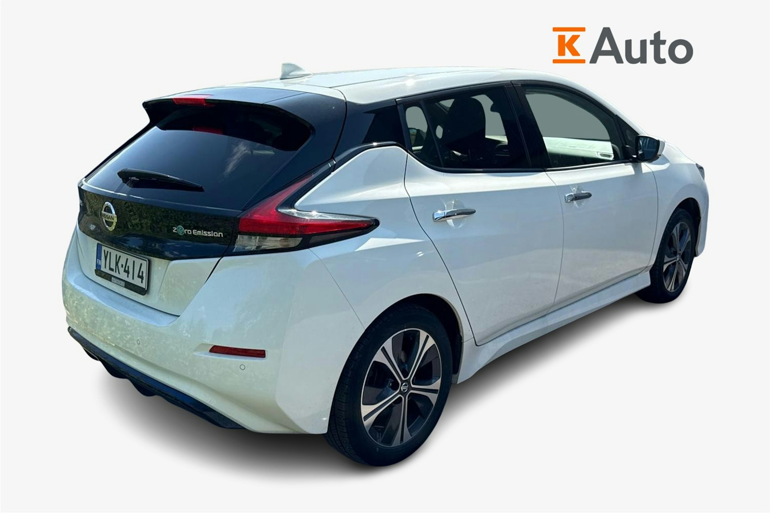 valkoinen Nissan Leaf 2021 kuva 2.
