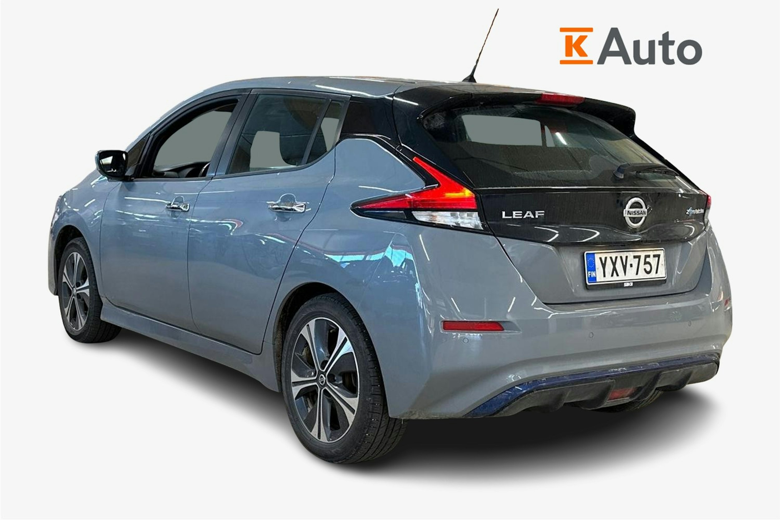 harmaa Nissan Leaf 2021 kuva 2.