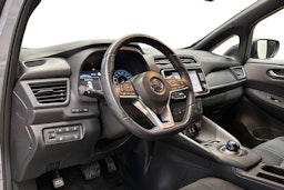 harmaa Nissan Leaf 2021 kuva 7.