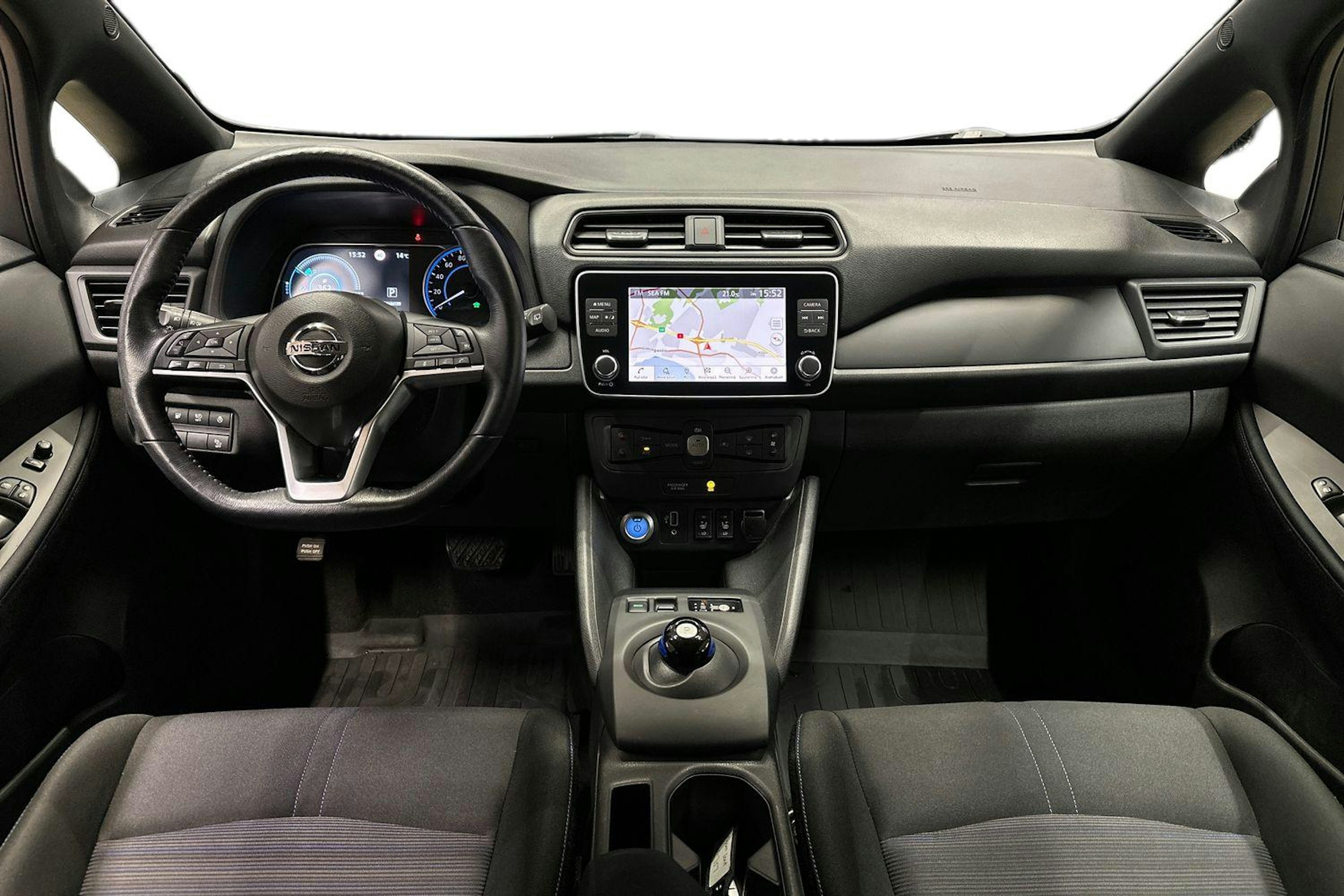 harmaa Nissan Leaf 2021 kuva 9.