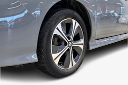 harmaa Nissan Leaf 2021 kuva 11.
