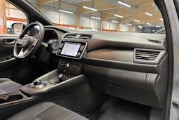 harmaa Nissan Leaf 2021 kuva 14.