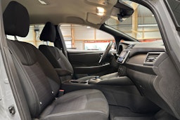 harmaa Nissan Leaf 2021 kuva 15.