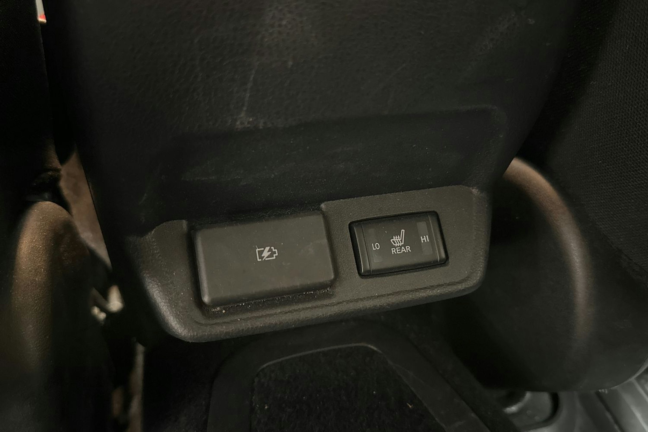 harmaa Nissan Leaf 2021 kuva 17.