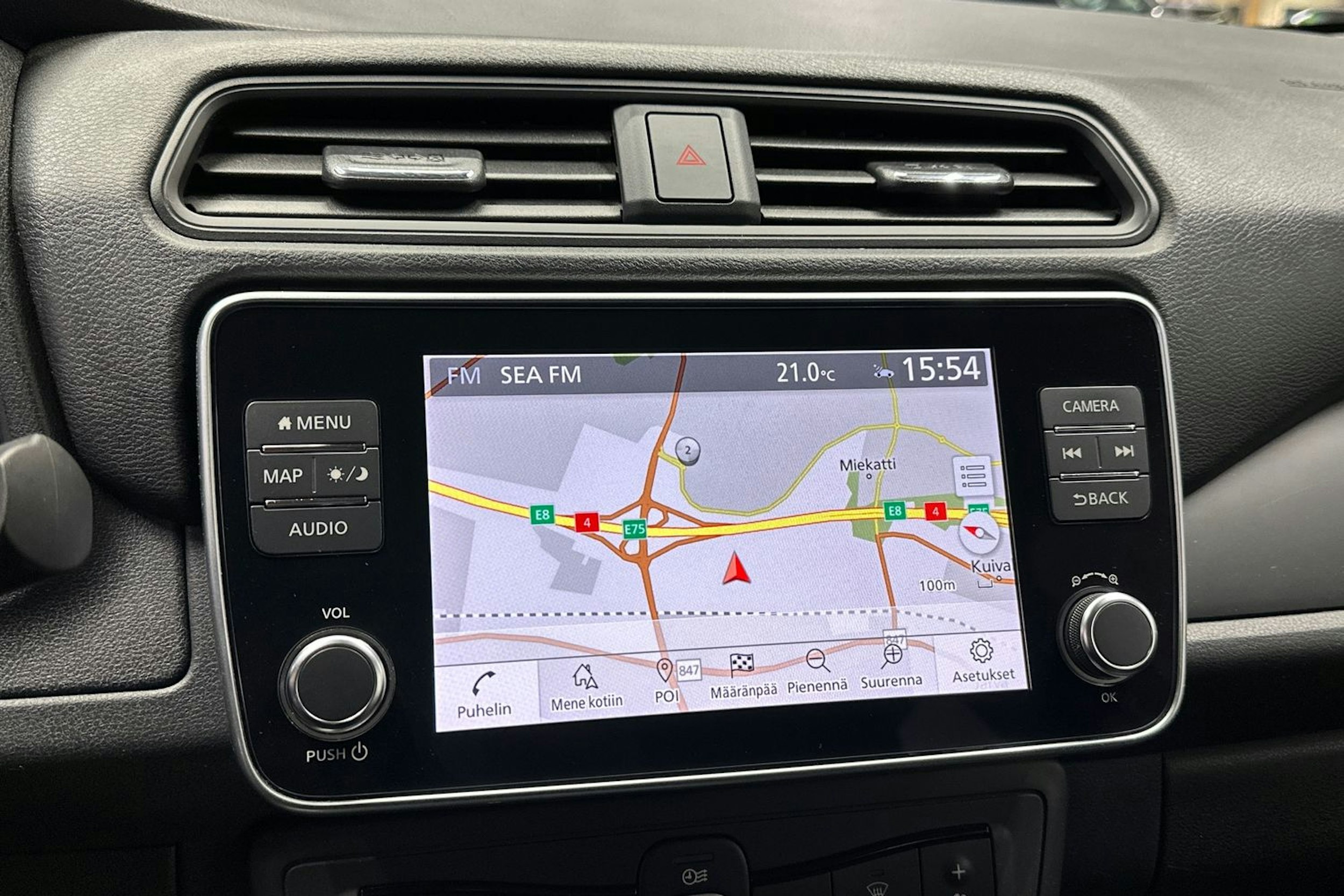 harmaa Nissan Leaf 2021 kuva 19.