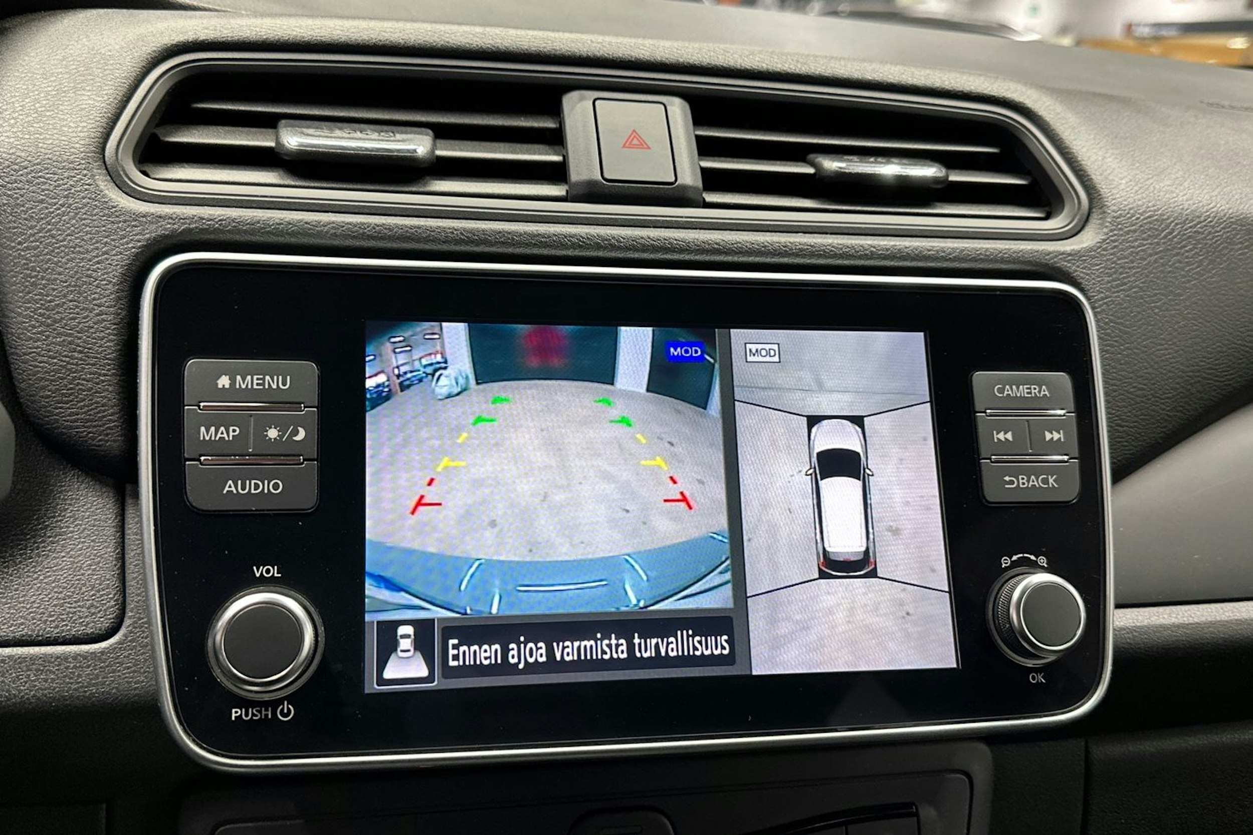 harmaa Nissan Leaf 2021 kuva 20.