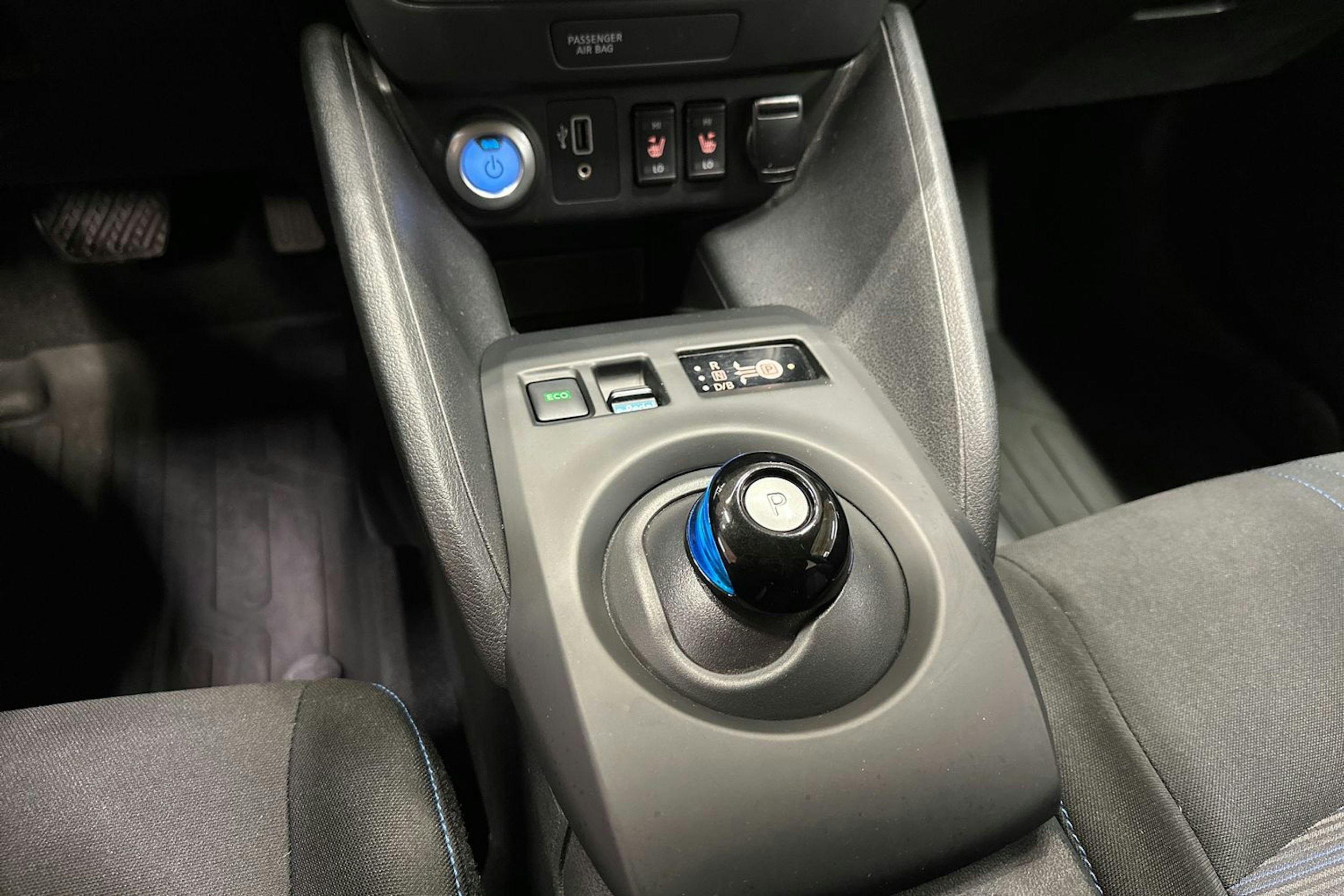 harmaa Nissan Leaf 2021 kuva 24.