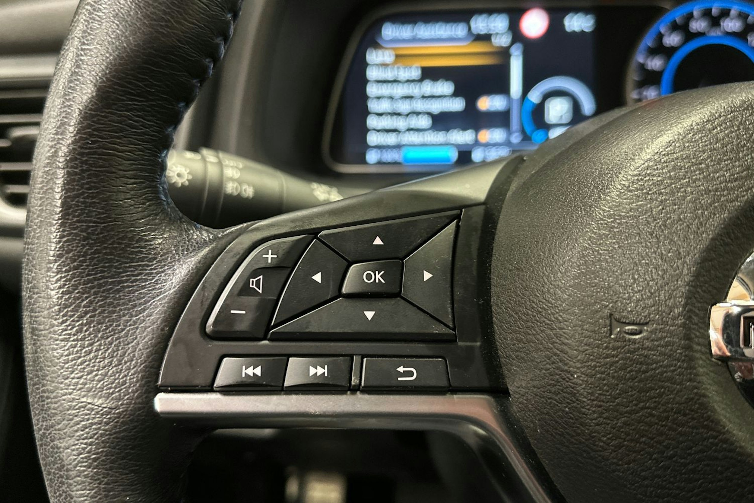 harmaa Nissan Leaf 2021 kuva 27.