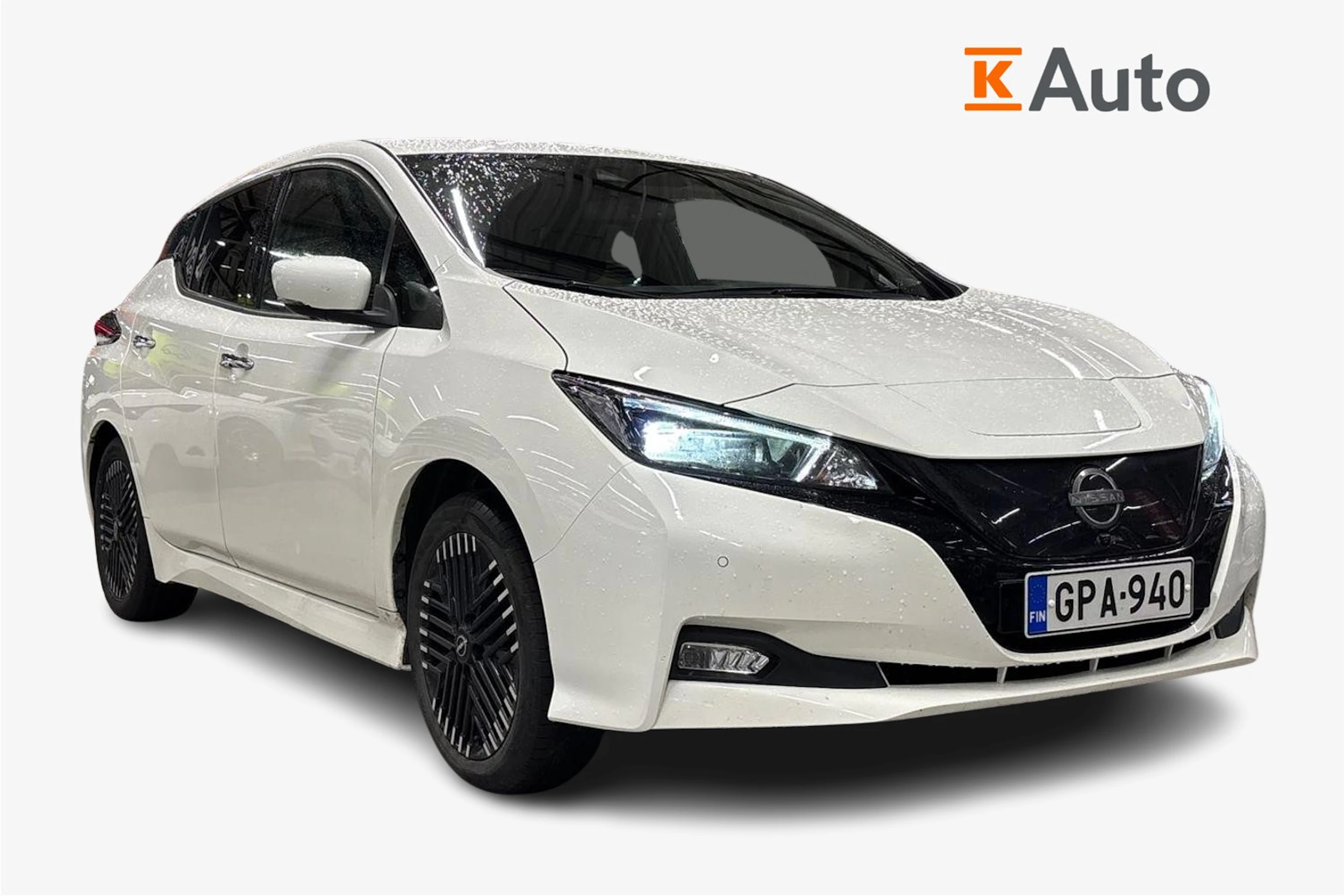 valkoinen Nissan Leaf 2022 kuva 1.