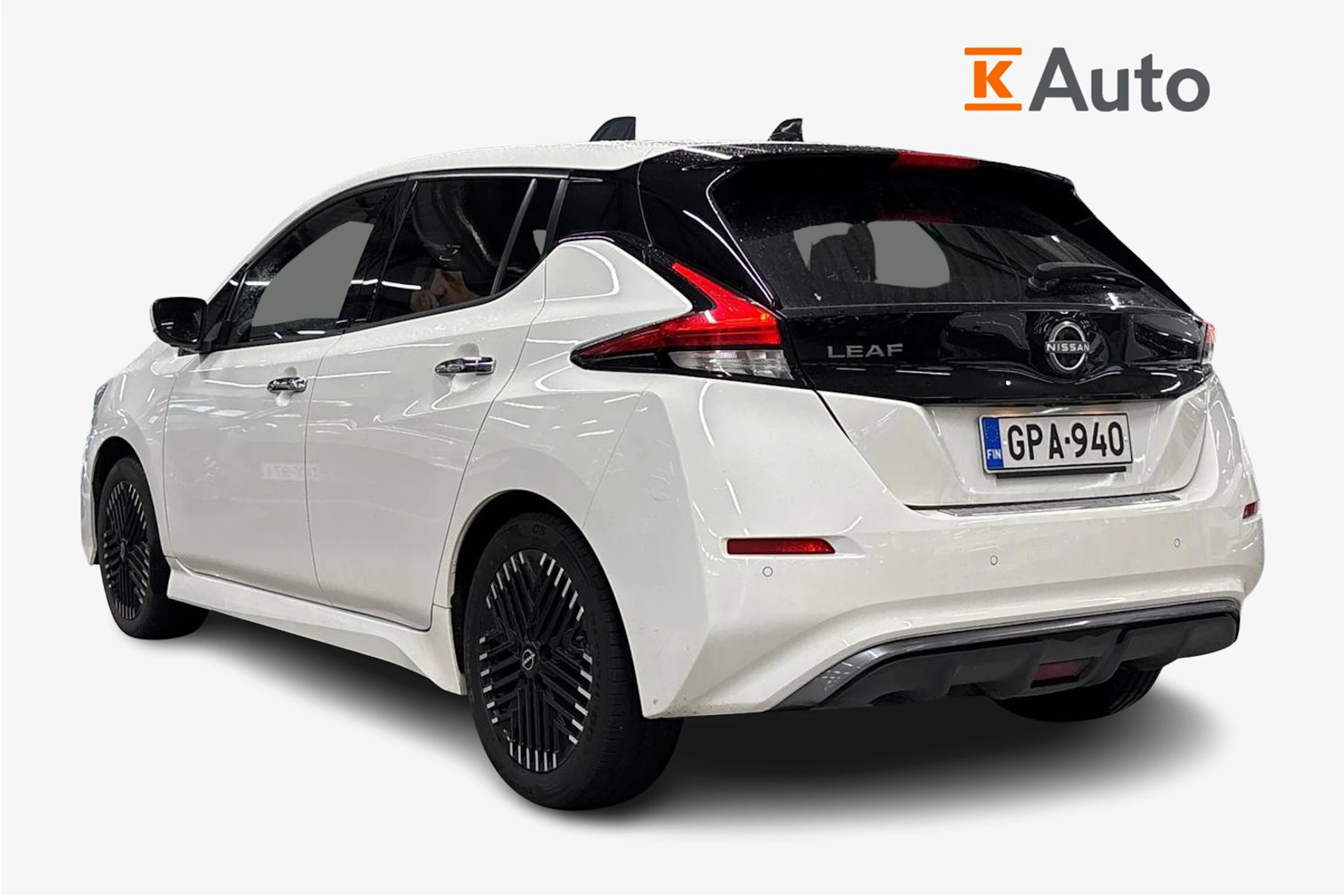 valkoinen Nissan Leaf 2022 kuva 2.