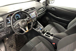 valkoinen Nissan Leaf 2022 kuva 3.