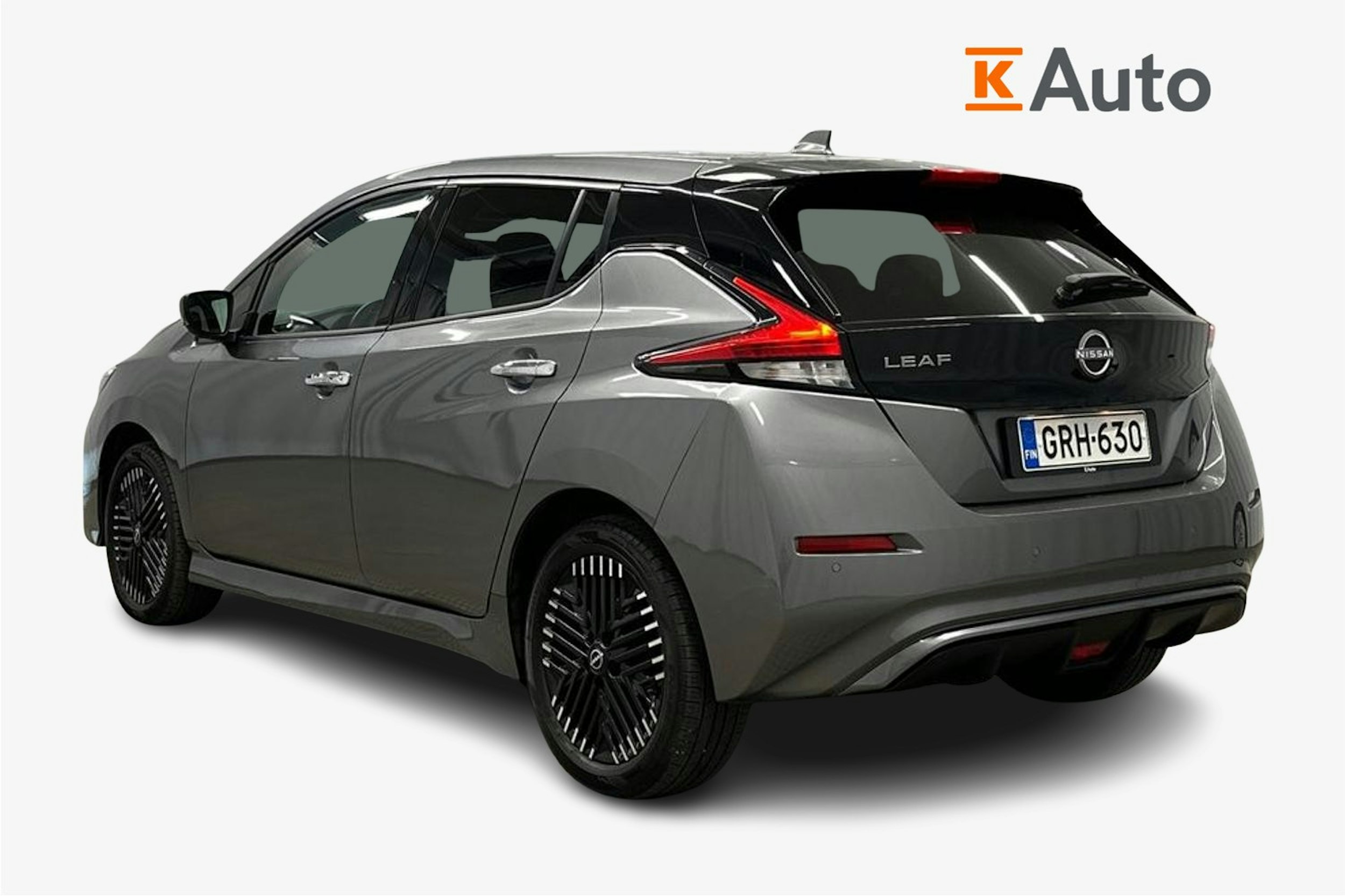 harmaa Nissan Leaf 2022 kuva 2.