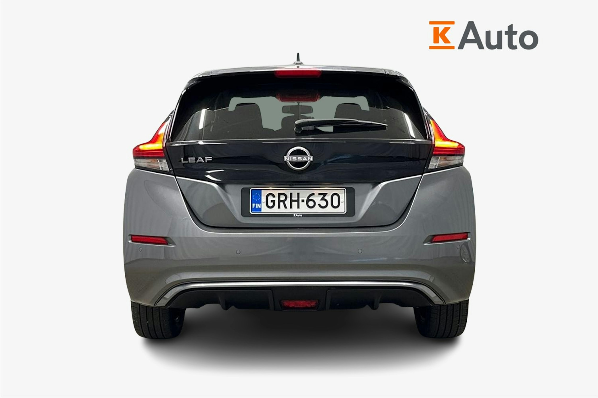 harmaa Nissan Leaf 2022 kuva 3.