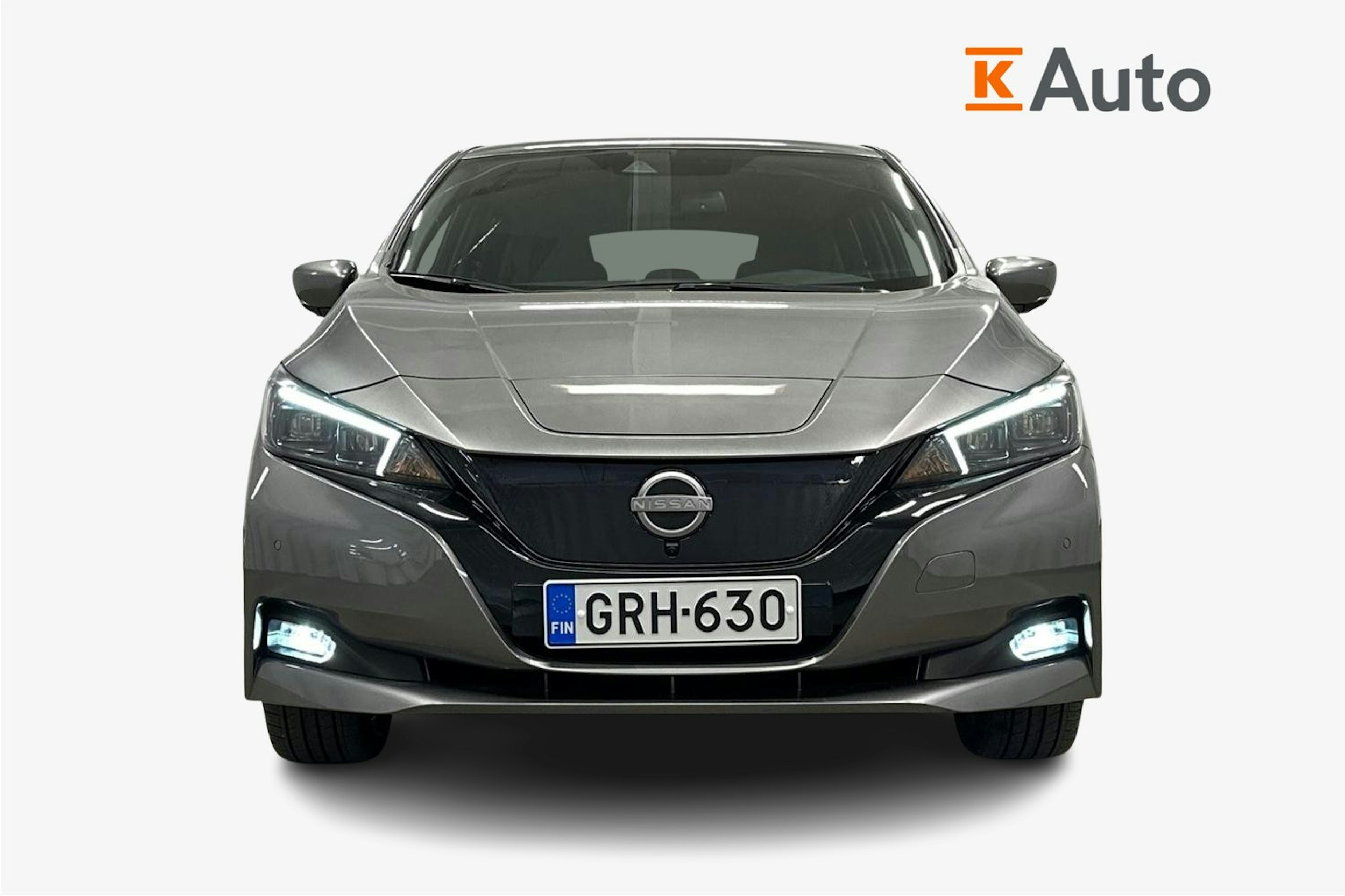 harmaa Nissan Leaf 2022 kuva 5.