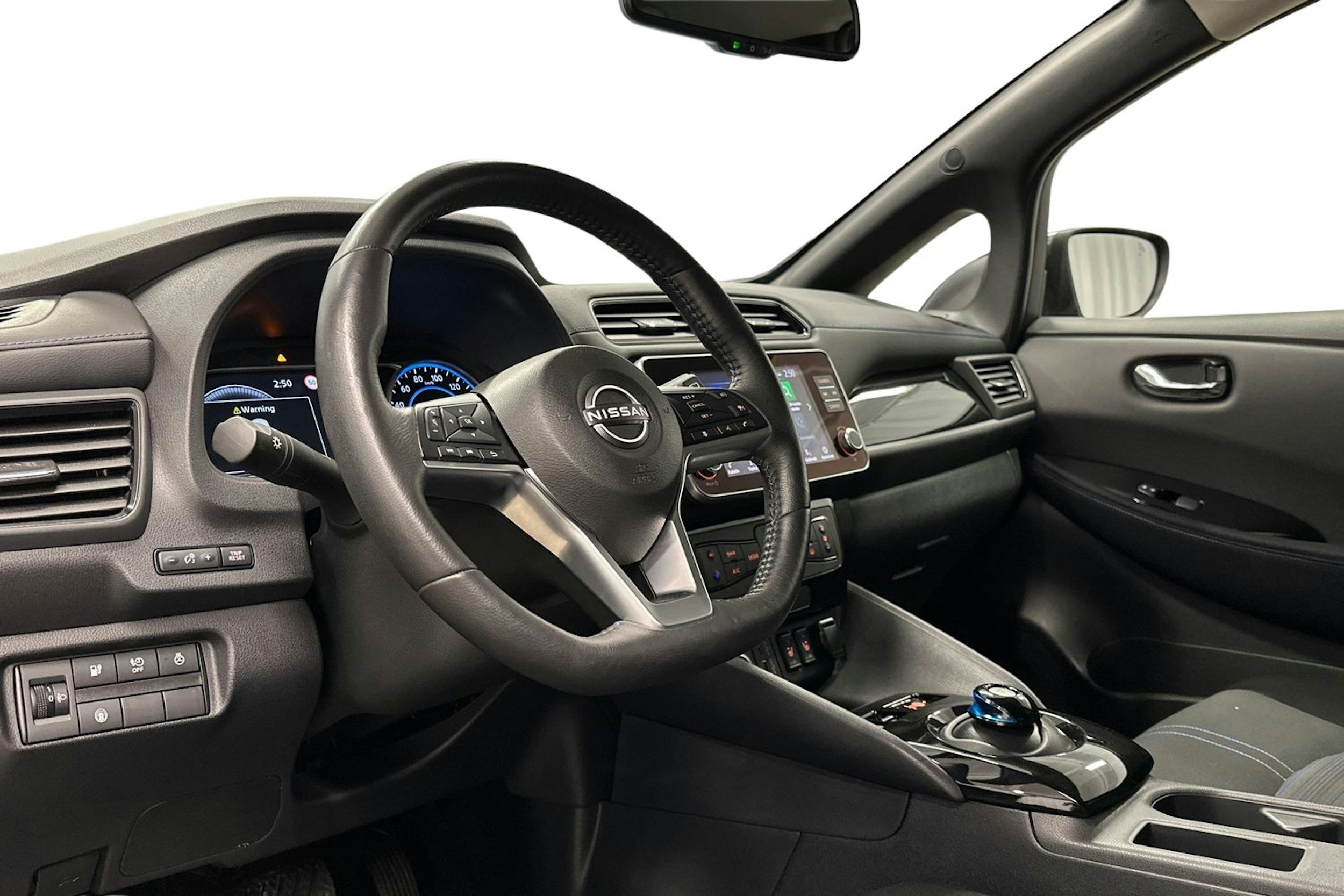 harmaa Nissan Leaf 2022 kuva 7.