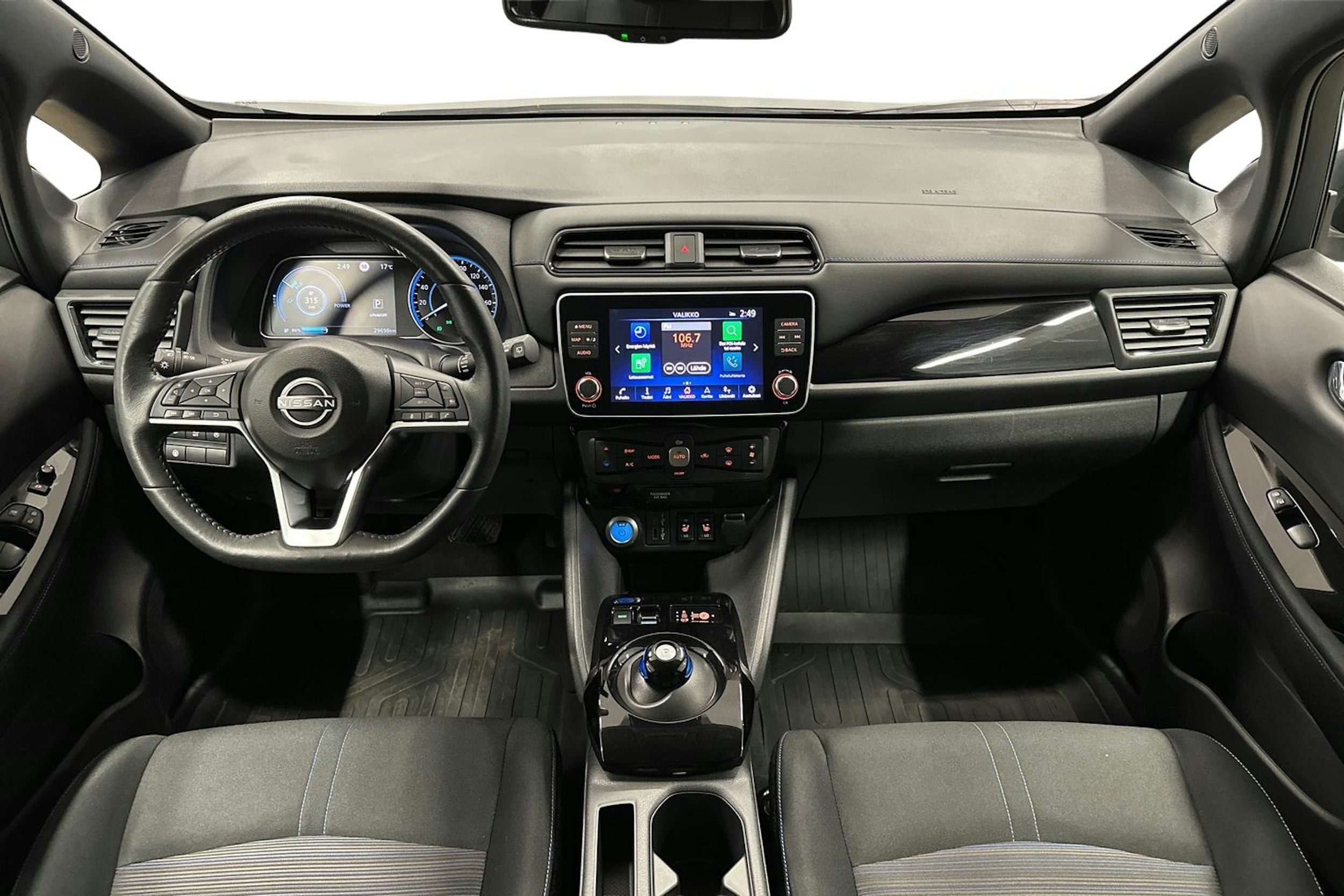 harmaa Nissan Leaf 2022 kuva 9.
