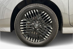 harmaa Nissan Leaf 2022 kuva 11.