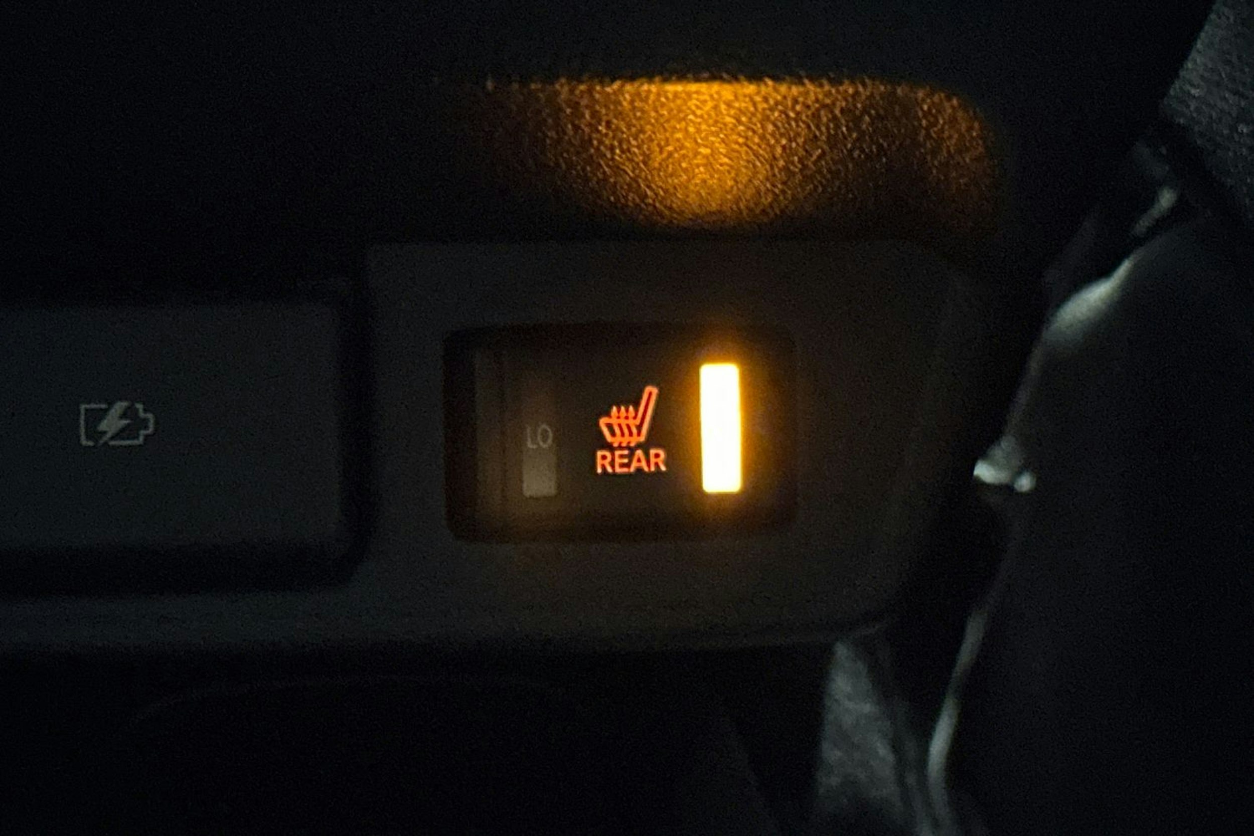 harmaa Nissan Leaf 2022 kuva 15.