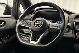 harmaa Nissan Leaf 2022 kuva 16.