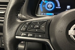 harmaa Nissan Leaf 2022 kuva 19.