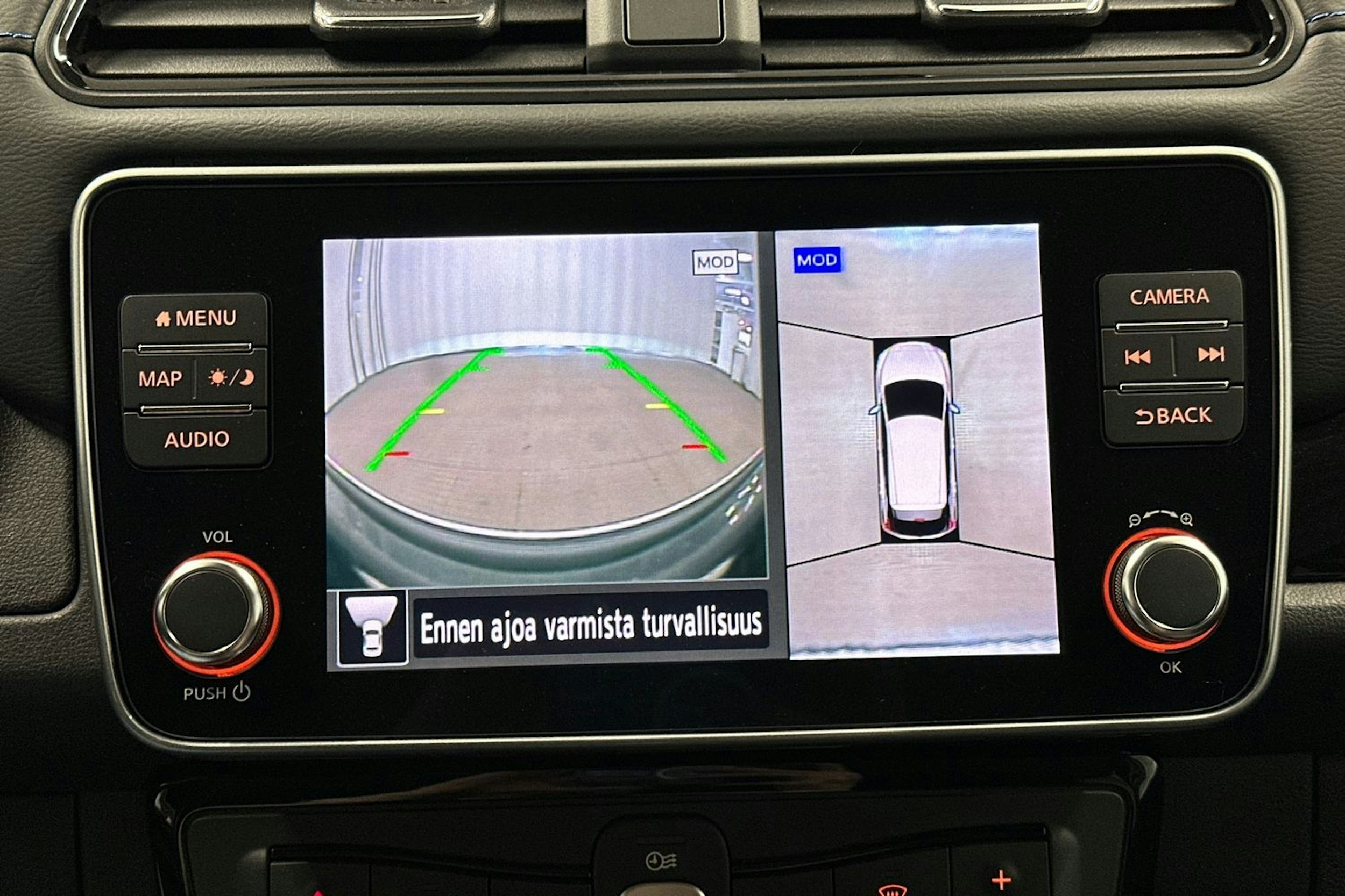 harmaa Nissan Leaf 2022 kuva 23.