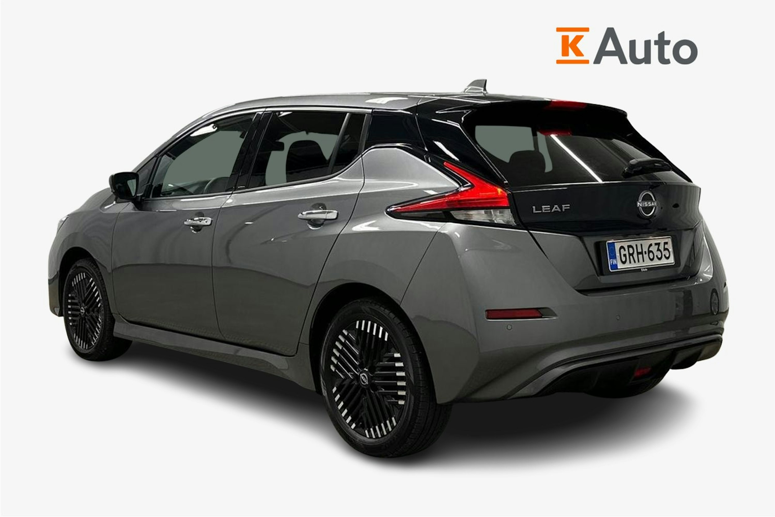 harmaa Nissan Leaf 2022 kuva 2.